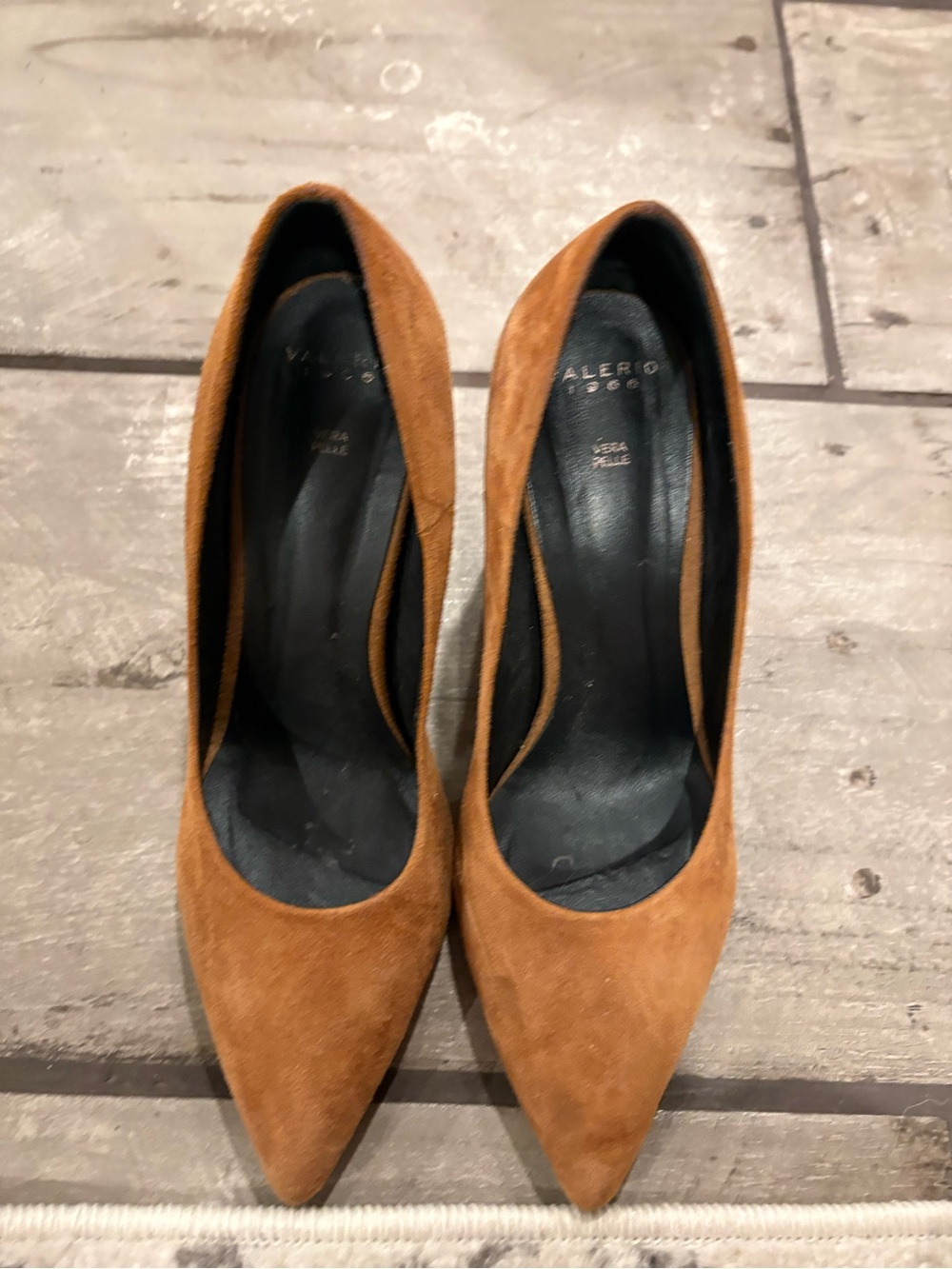 Italian Women's Suede Pointed-Toe Pumps in Tan